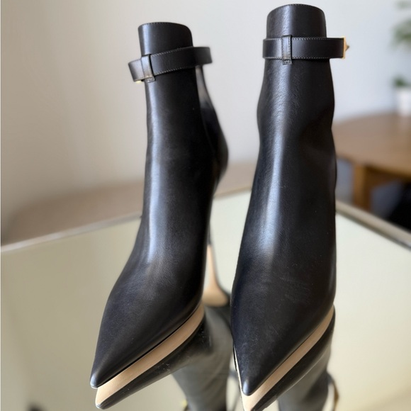 New Jimmy CHOO Nell Ankle Boot 85 Black Calf
Leather Ankle Boots $1,395 41 - Picture 10 of 16